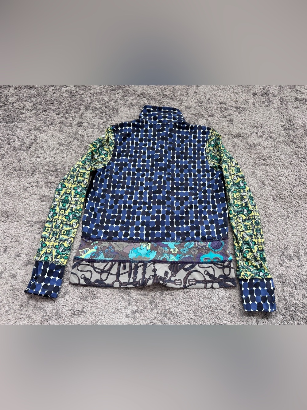 Women’s Maaji Activewear zip up sweater size medium - Picture 9 of 9